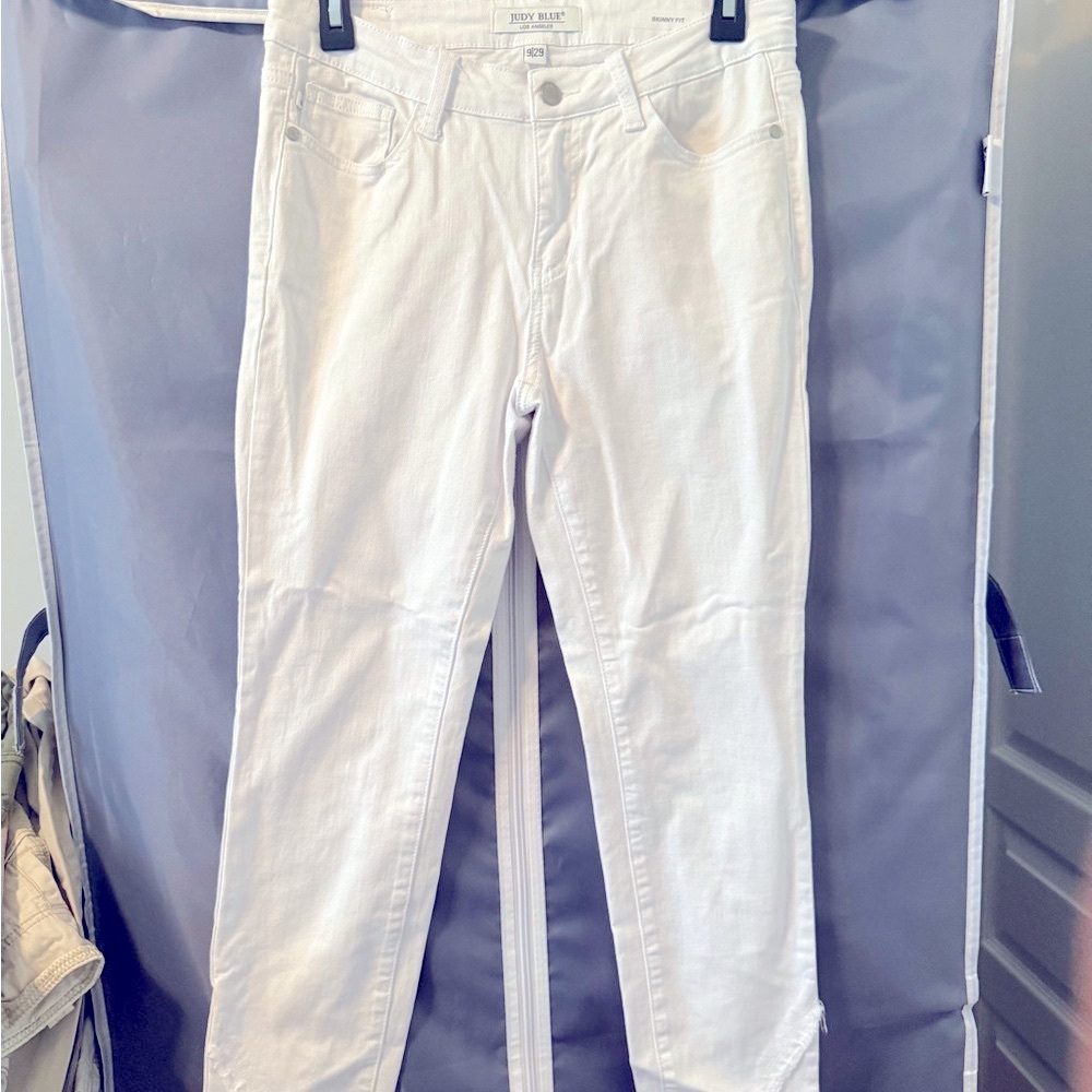 JUDY BLUE 🤍 White Jeans with Textured Fabric